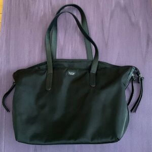 Ladies GUC handbag.